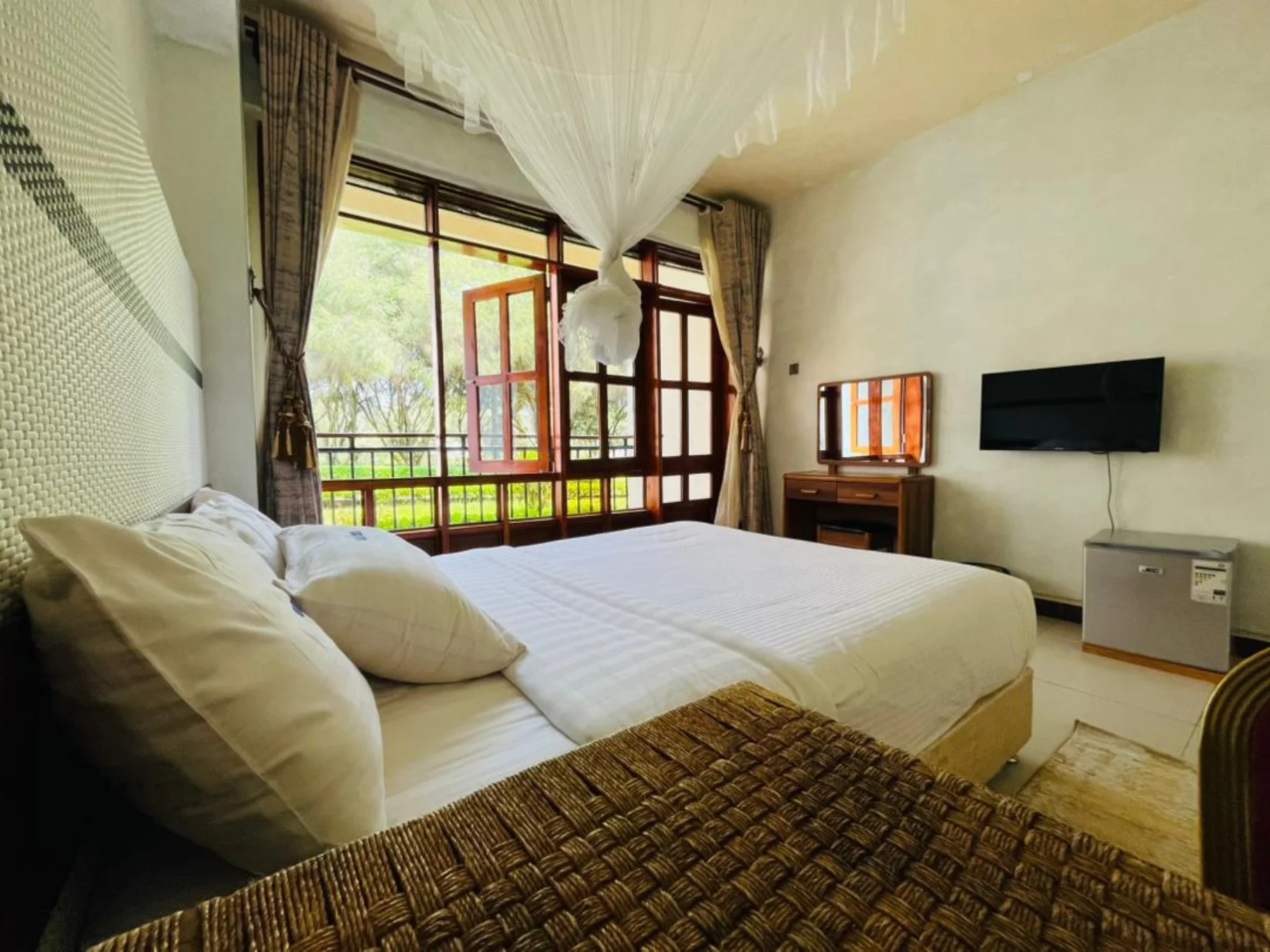 Guest room at Kalya Courts Hotel
